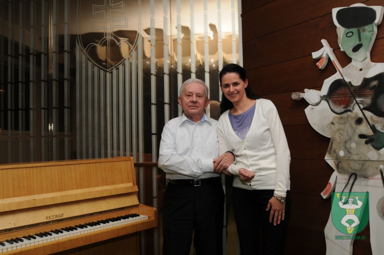 Zdeněk Hnát a klaviristky z Terchovej-11