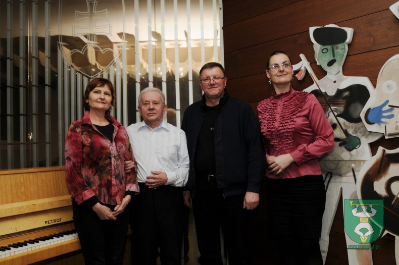 Zdeněk Hnát a klaviristky z Terchovej-18