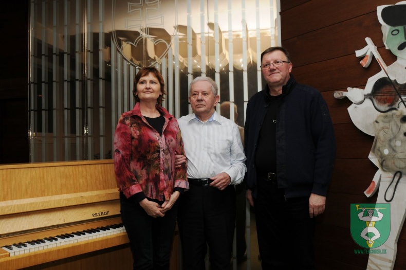 Zdeněk Hnát a klaviristky z Terchovej-17