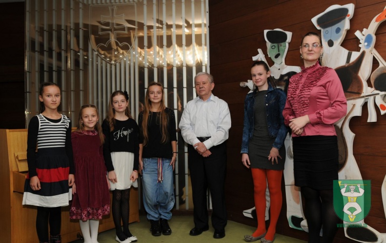 Zdeněk Hnát a klaviristky z Terchovej-2