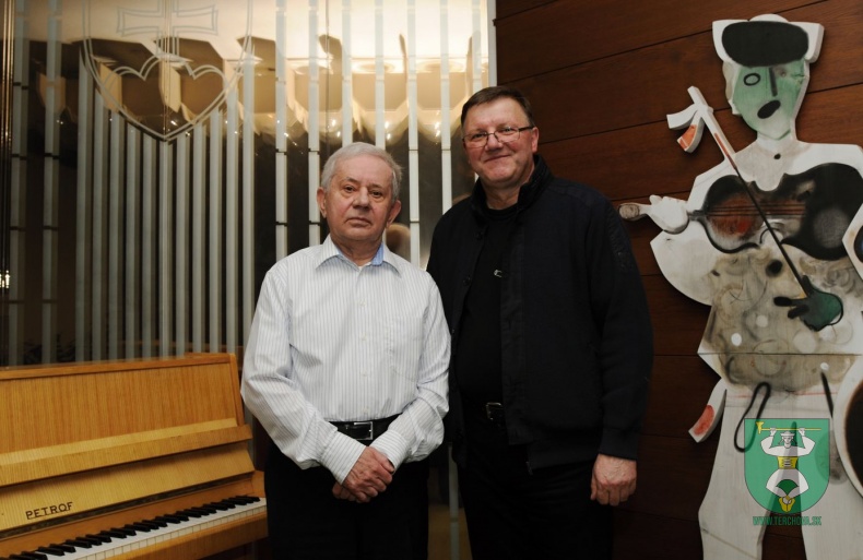 Zdeněk Hnát a klaviristky z Terchovej-16