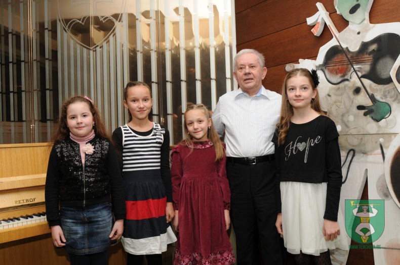 Zdeněk Hnát a klaviristky z Terchovej-6