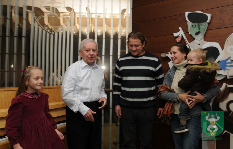 Zdeněk Hnát a klaviristky z Terchovej-12