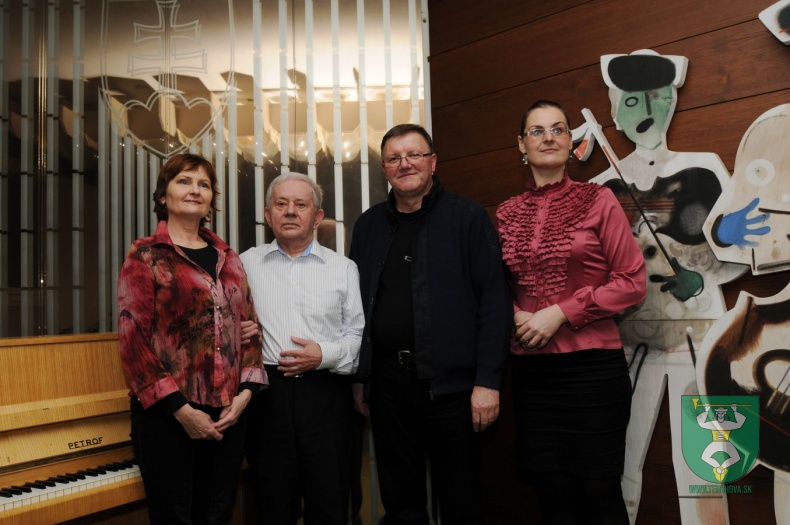 Zdeněk Hnát a klaviristky z Terchovej-19