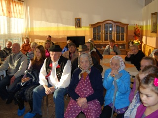 SPEVÁCI A KLAVIRISTI Z TERCHOVEJ v Domove dôchodcov-4