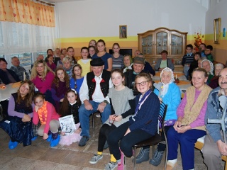 SPEVÁCI A KLAVIRISTI Z TERCHOVEJ v Domove dôchodcov-5