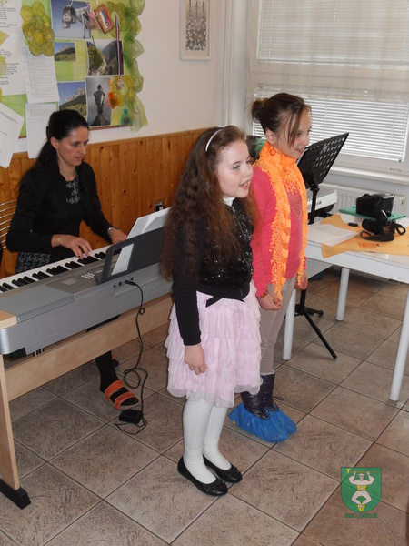 SPEVÁCI A KLAVIRISTI Z TERCHOVEJ v Domove dôchodcov-10