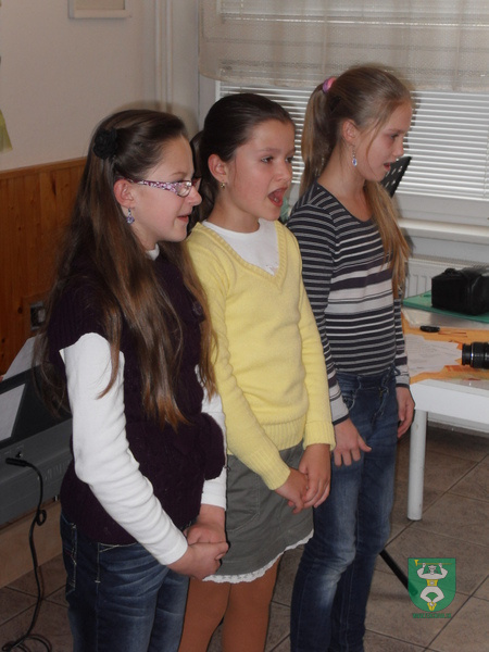 SPEVÁCI A KLAVIRISTI Z TERCHOVEJ v Domove dôchodcov-17