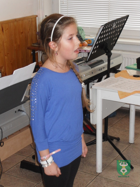 SPEVÁCI A KLAVIRISTI Z TERCHOVEJ v Domove dôchodcov-15