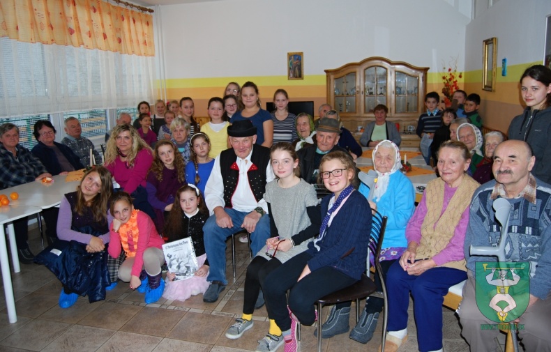 SPEVÁCI A KLAVIRISTI Z TERCHOVEJ v Domove dôchodcov-5