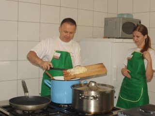 Babka varila a radila-3