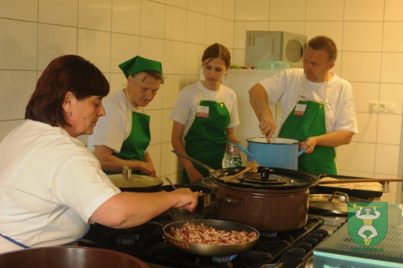 Babka varila a radila-7