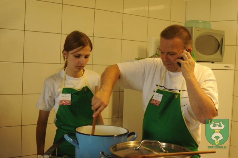 Babka varila a radila-10