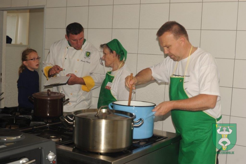 Babka varila a radila-4