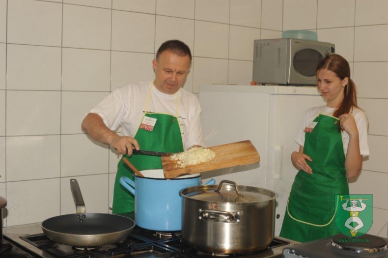 Babka varila a radila-3