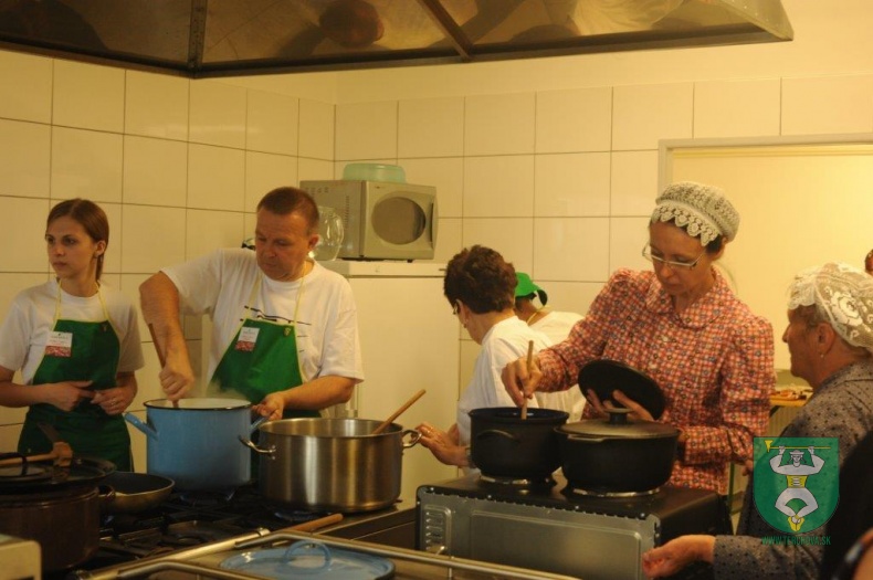 Babka varila a radila-8