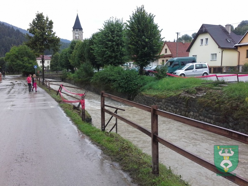 Čistenie obce po povodni-28