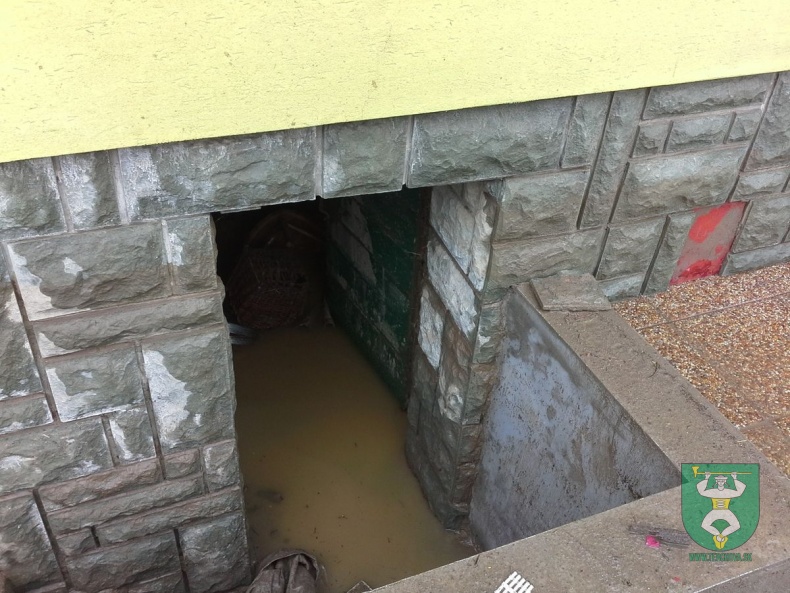 Čistenie obce po povodni-23