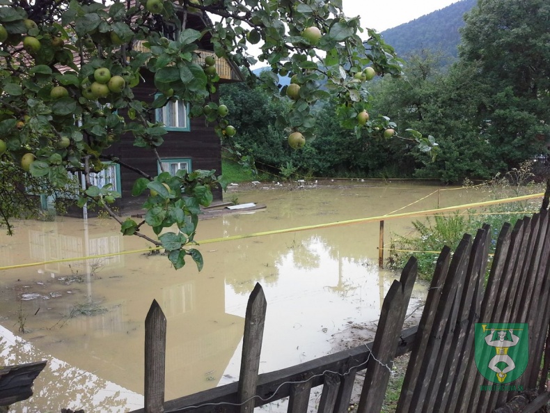Čistenie obce po povodni-37