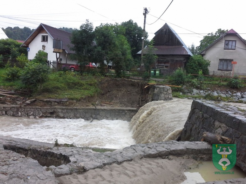 Čistenie obce po povodni-21