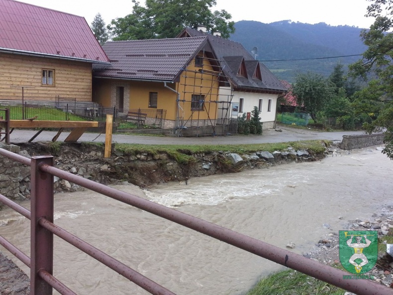 Čistenie obce po povodni-16