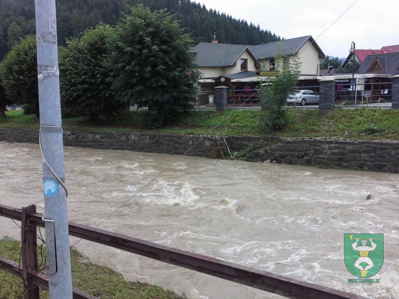 Čistenie obce po povodni-33