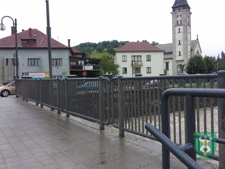 Čistenie obce po povodni-31