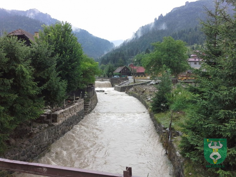 Čistenie obce po povodni-26