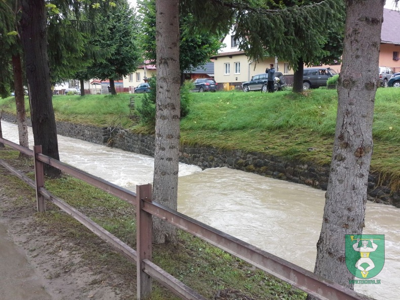 Čistenie obce po povodni-27