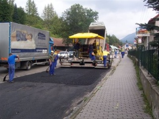 Asfaltovanie Hlavnej cesty 8