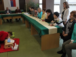 Prijatie daru - elektronický defibrilátor AED-49