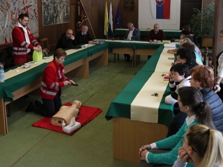 Prijatie daru - elektronický defibrilátor AED-41