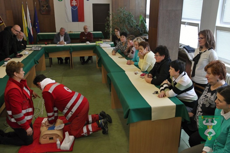Prijatie daru - elektronický defibrilátor AED-52