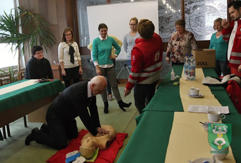 Prijatie daru - elektronický defibrilátor AED-106