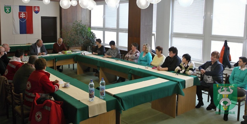 Prijatie daru - elektronický defibrilátor AED-17