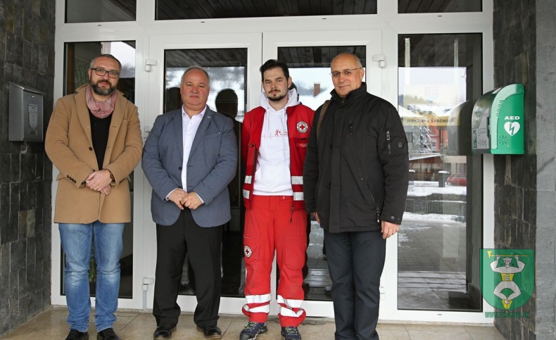 Prijatie daru - elektronický defibrilátor AED-100