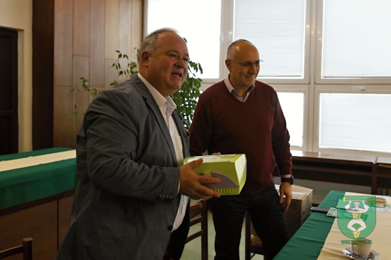 Prijatie daru - elektronický defibrilátor AED-22