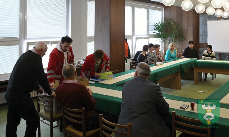 Prijatie daru - elektronický defibrilátor AED-13