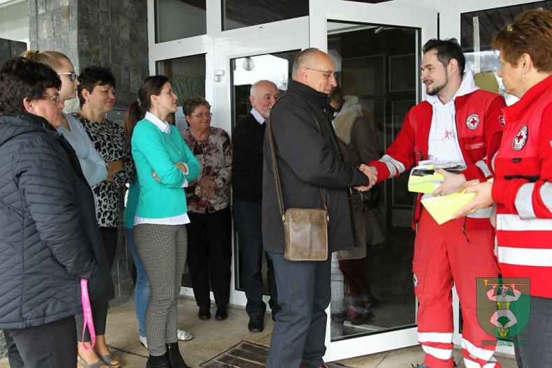 Prijatie daru - elektronický defibrilátor AED-115