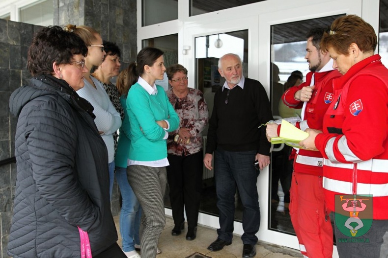 Prijatie daru - elektronický defibrilátor AED-114