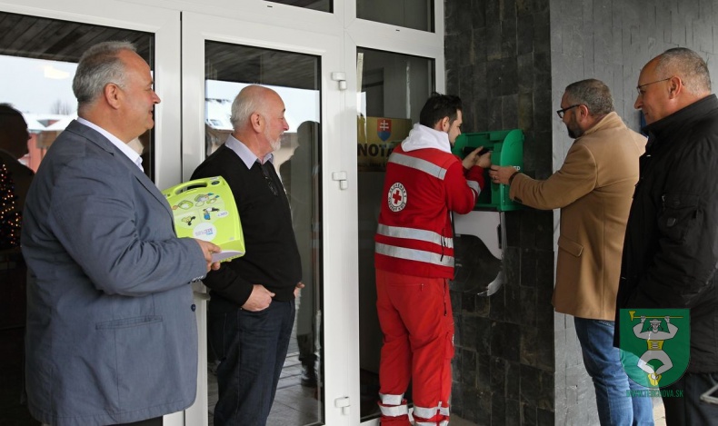 Prijatie daru - elektronický defibrilátor AED-84