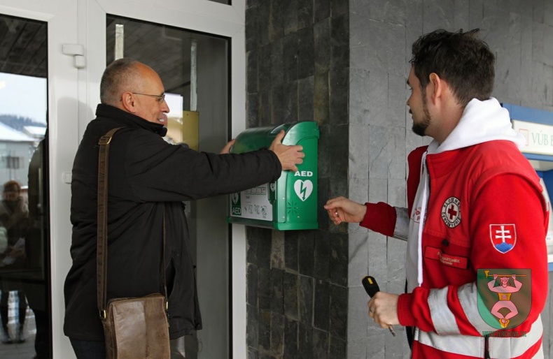 Prijatie daru - elektronický defibrilátor AED-88