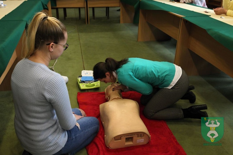 Prijatie daru - elektronický defibrilátor AED-75