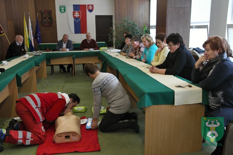 Prijatie daru - elektronický defibrilátor AED-67