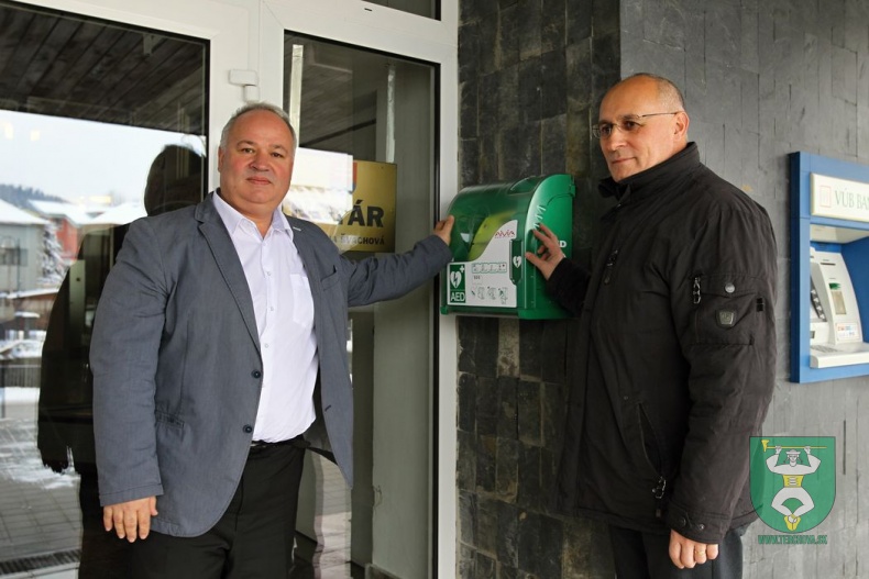 Prijatie daru - elektronický defibrilátor AED-101