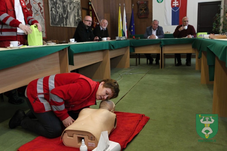 Prijatie daru - elektronický defibrilátor AED-37