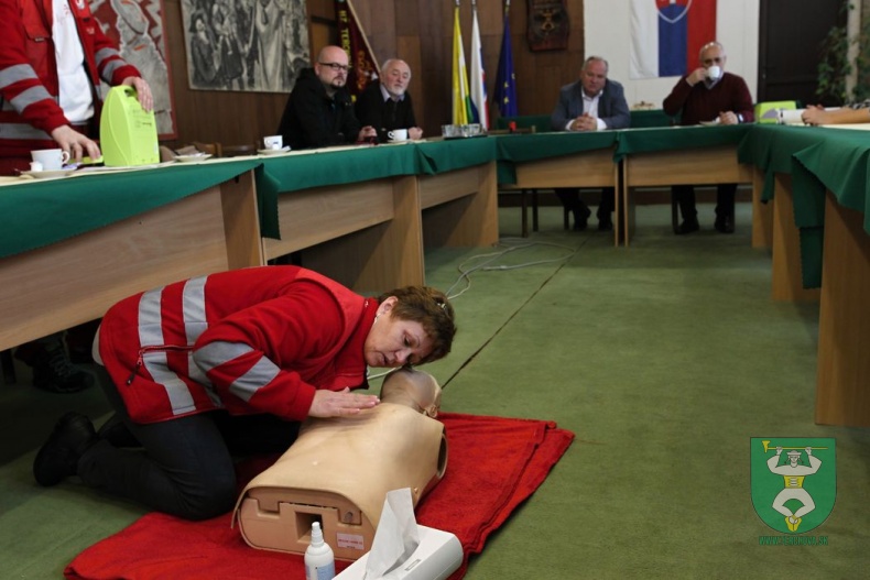 Prijatie daru - elektronický defibrilátor AED-38