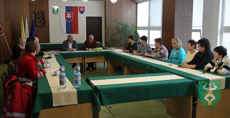 Prijatie daru - elektronický defibrilátor AED-16