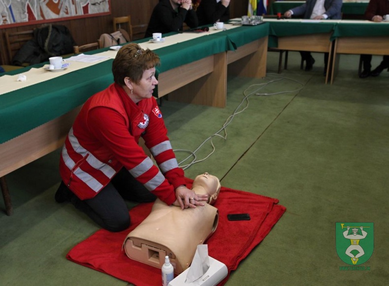 Prijatie daru - elektronický defibrilátor AED-42