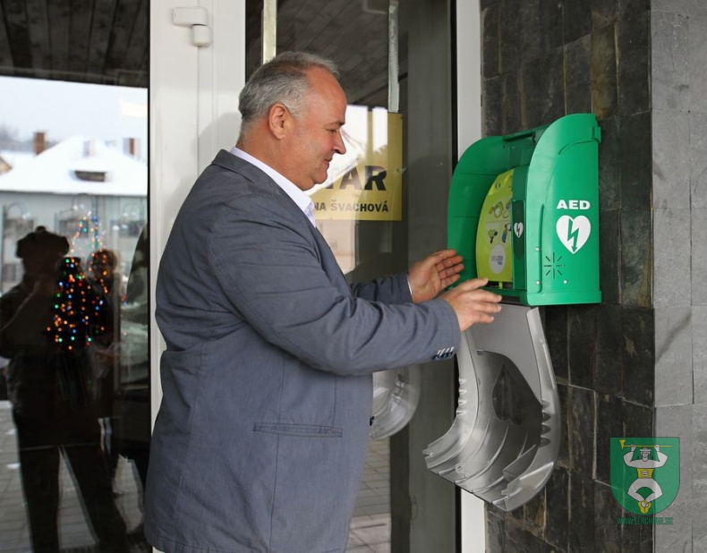 Prijatie daru - elektronický defibrilátor AED-95